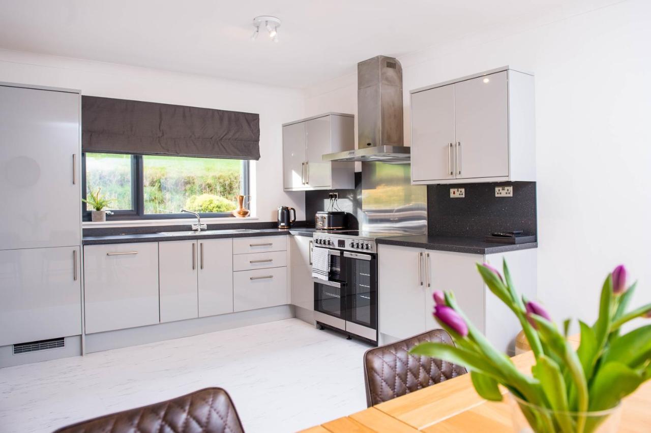 York Lodge- Spacious 3 Bed Bungalow With Wonderful Estuary Views Laugharne Eksteriør bilde