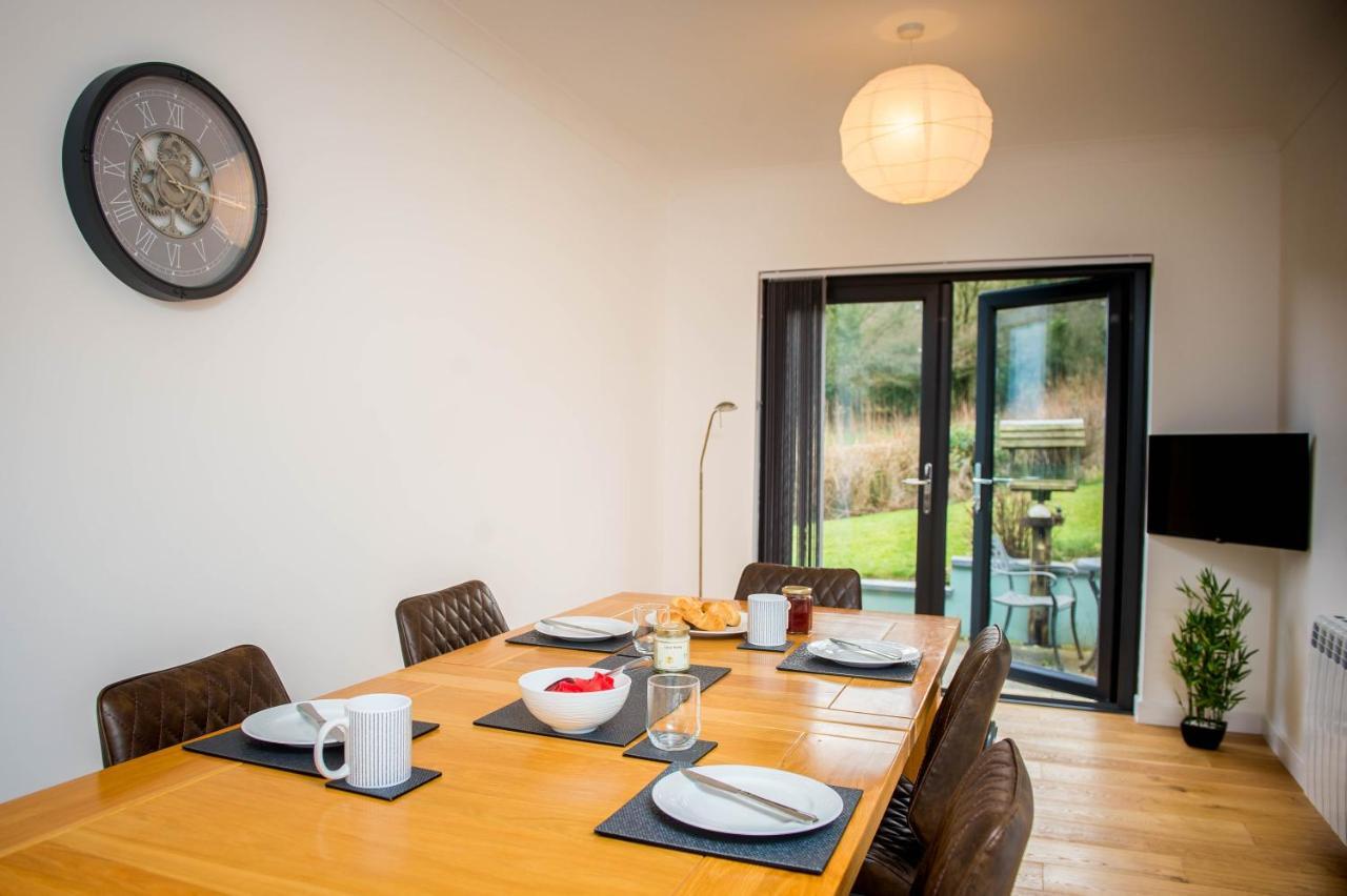 York Lodge- Spacious 3 Bed Bungalow With Wonderful Estuary Views Laugharne Eksteriør bilde