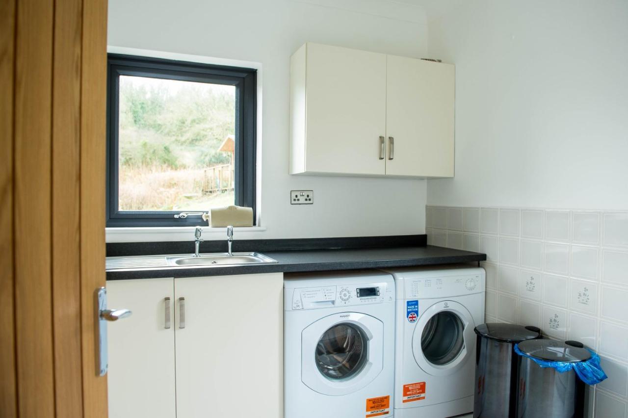 York Lodge- Spacious 3 Bed Bungalow With Wonderful Estuary Views Laugharne Eksteriør bilde